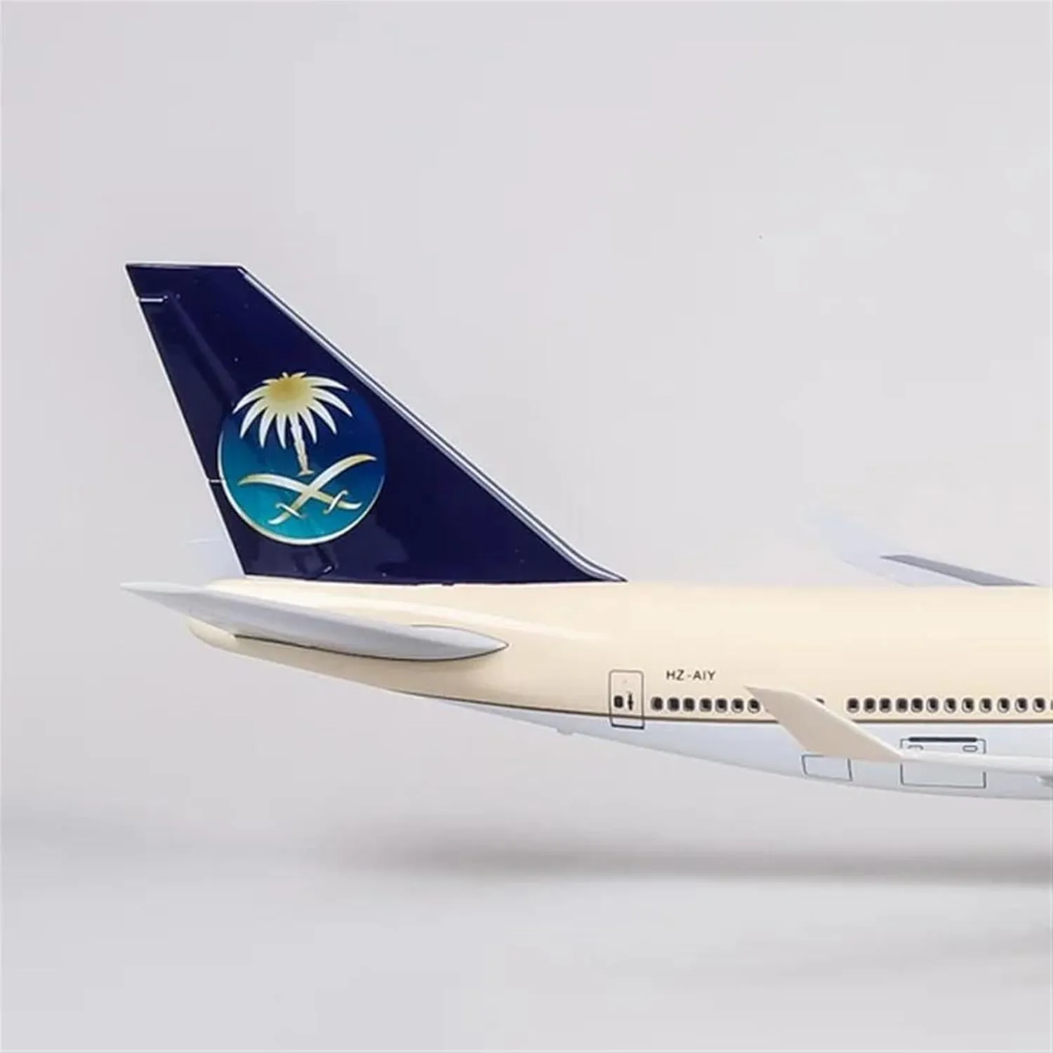 1 150 Scale Die Cast Resin Aircraft for B747-400 Saudi Arabian Airlines W Model Light Wheel Landing Gear Miniatures Set(with Light)