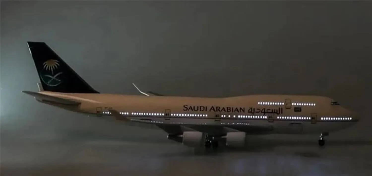 1 150 Scale Die Cast Resin Aircraft for B747-400 Saudi Arabian Airlines W Model Light Wheel Landing Gear Miniatures Set(with Light)
