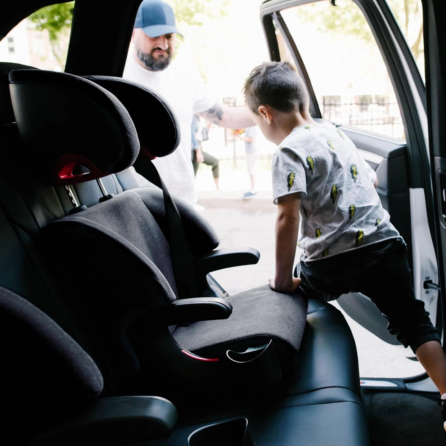 Clek Oobr High Back Booster Seat with Adjustable Headrest, Reclining Design, Latch System, and Retardant-Free Fabric (Mammoth)