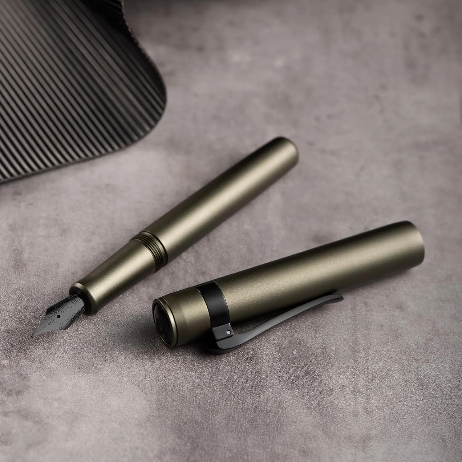 Hongdian M2 Black Forest Mini Fountain Pen, Extra Fine Soft Nib & Sleek Shape Aluminium Short Pocket Travel Pen (Army Green)