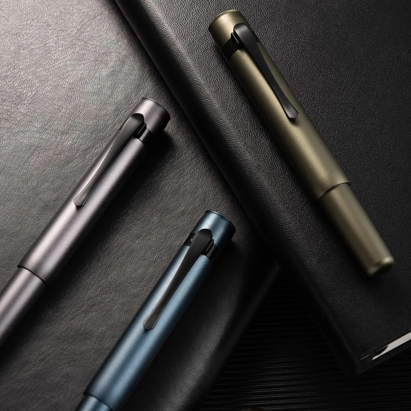 Hongdian M2 Black Forest Mini Fountain Pen, Medium Soft Nib & Sleek Shape Aluminium Short Pocket Travel Pen (Caramel Brown)