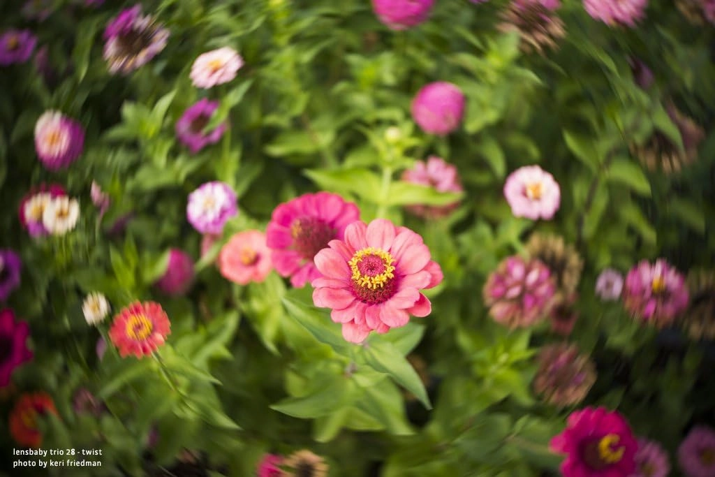 Lensbaby - Trio 28 - for Sony E - Designed Exclusively for mirrorless Cameras - Lightweight and Compact - Ultimate Tool for creatives Photographers