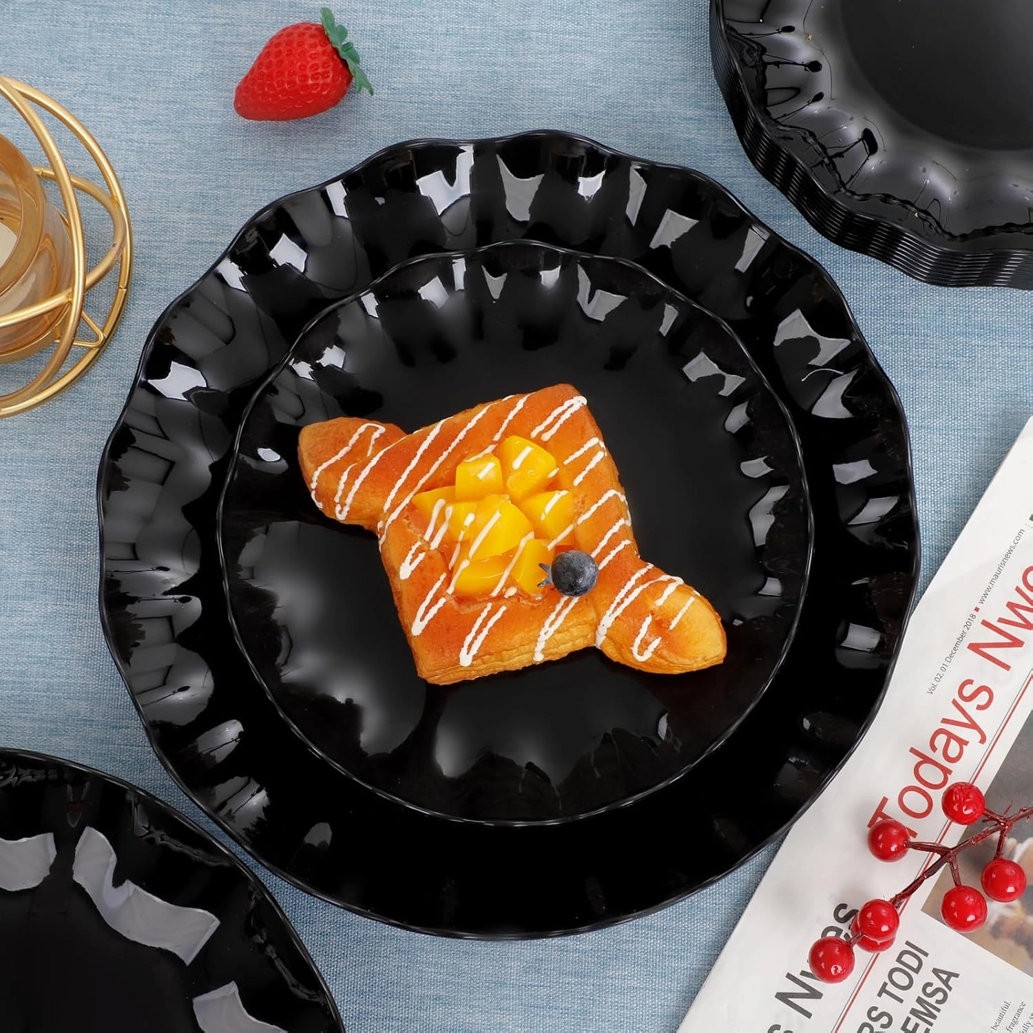 LIYH 24 Pcs Black Reusable Plastic Plates – Unbreakable Camper Dishes, Dishwasher Safe Dinner Plate Dessert Plates, Scalloped Design - Ideal for Parties, Picnics 12Guests
