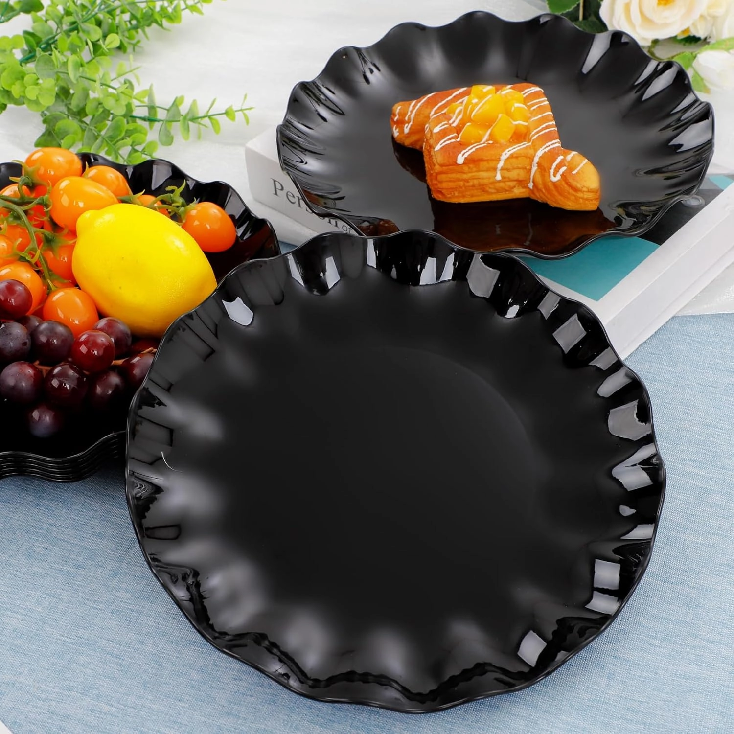 LIYH 24 Pcs Black Reusable Plastic Plates – Unbreakable Camper Dishes, Dishwasher Safe Dinner Plate Dessert Plates, Scalloped Design - Ideal for Parties, Picnics 12Guests