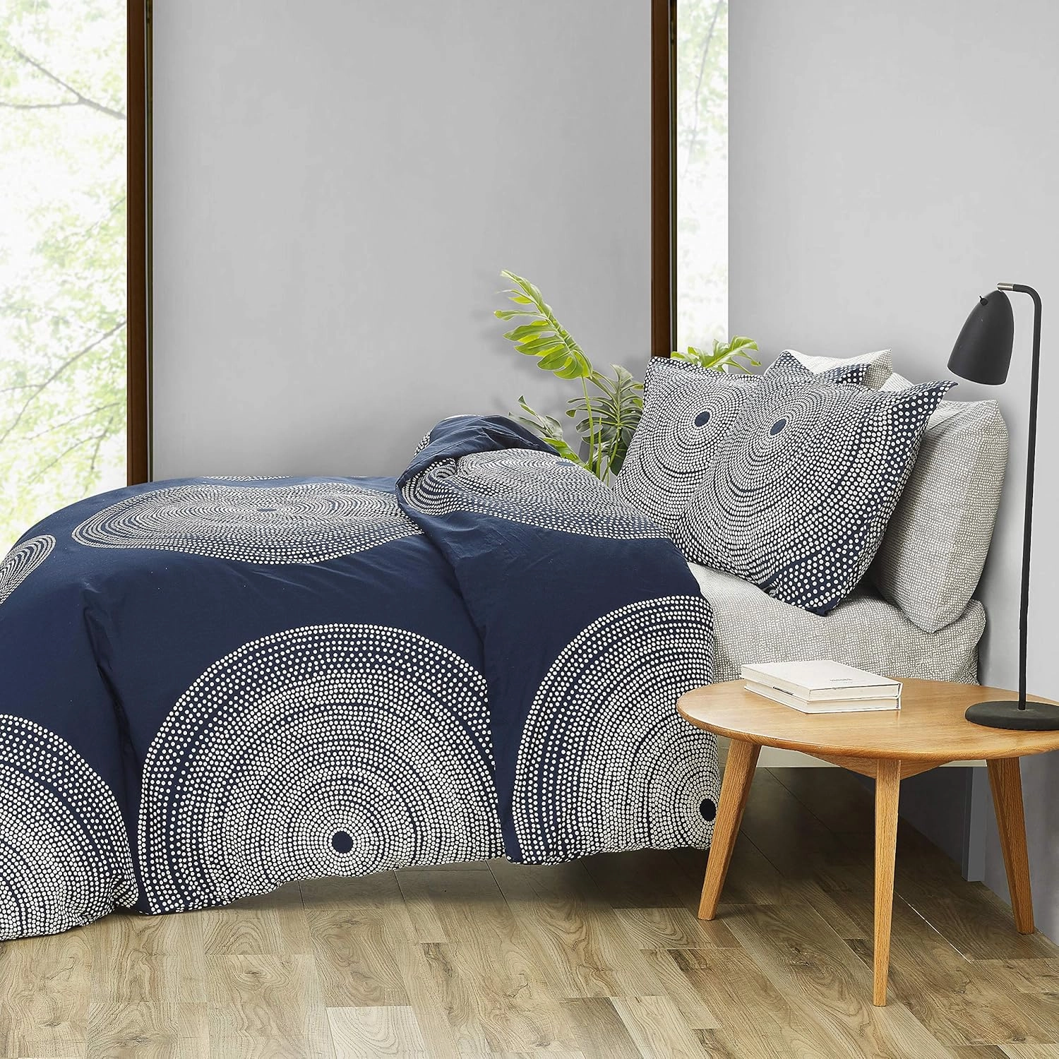 MARIMEKKO Comforter Set Smooth Cotton Percale Bedding with Matching Sham, Medium Weight Home Decor, King, Fokus Navy