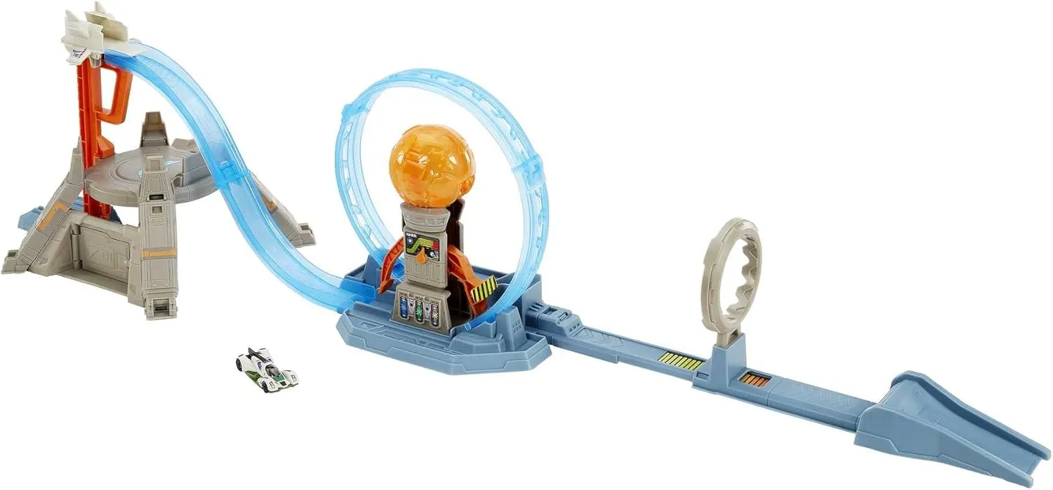 Mattel Lightyear ToysHot Wheels Buzz Hyper Loop Challenge Playset, Includes Buzz Character Car, Gift for Kids 3 Years & Up