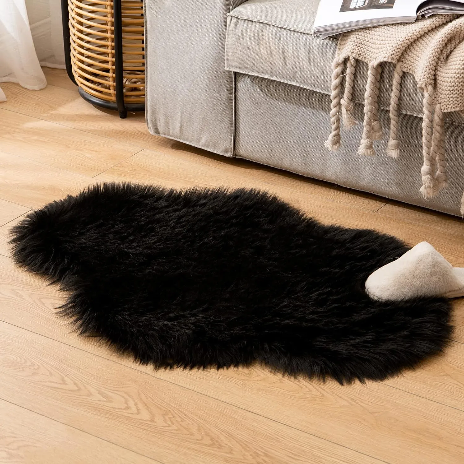 MIULEE Fluffy Rug Soft Shaggy Faux Fur Area Rug Luxury Plush Cloud Shape Carpet for Halloween Bedroom Living Room Sofa Chair 2 x 3 Feet, Black