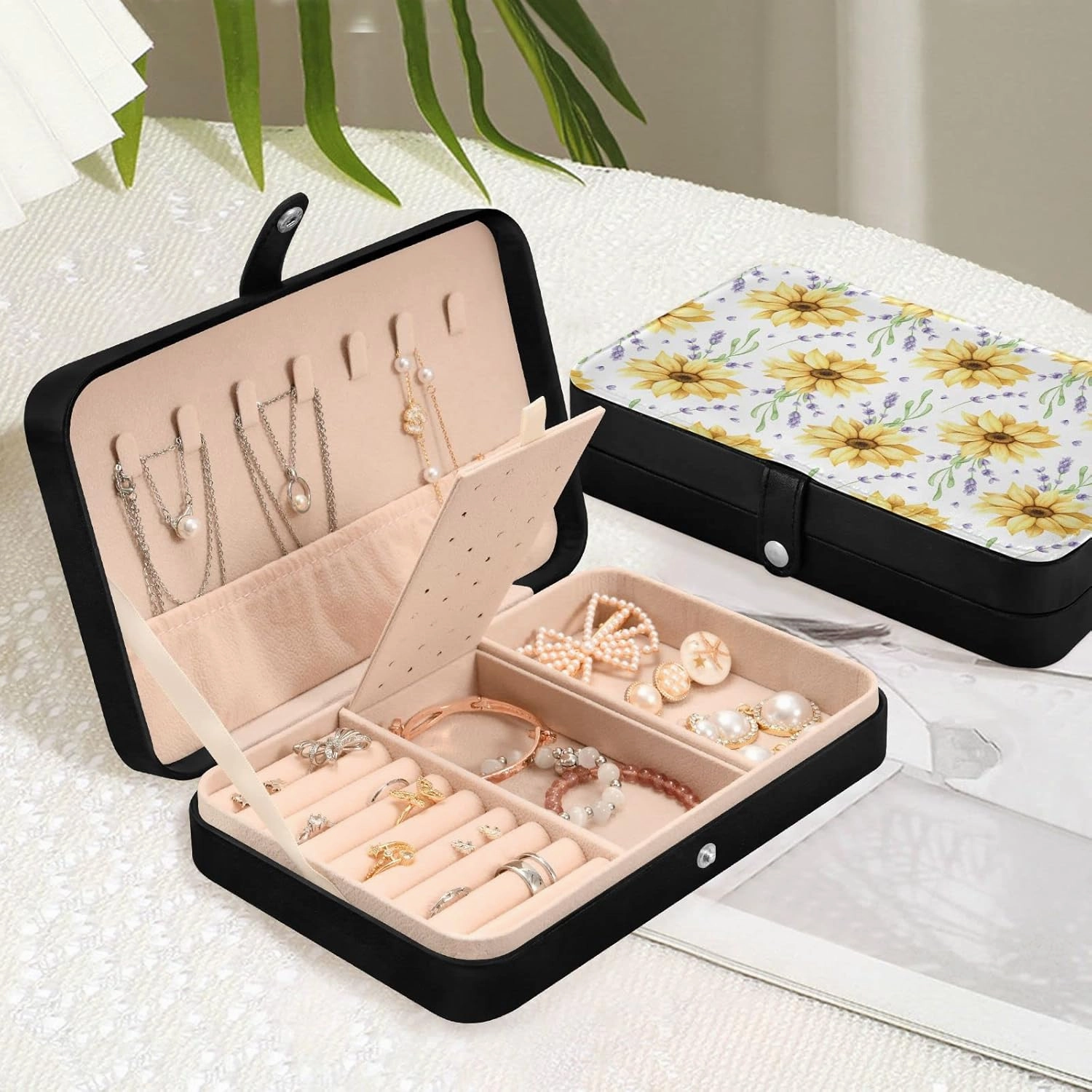 Oyihfvs Big Yellow Sunflowers with Violet Purple Lavender Flowers on White Leather Jewelry Bag, Jewelry Storage, Portable Jewelry Organizer Boxes for Women Lady Necklace, Earrings, Rings, Bracelet