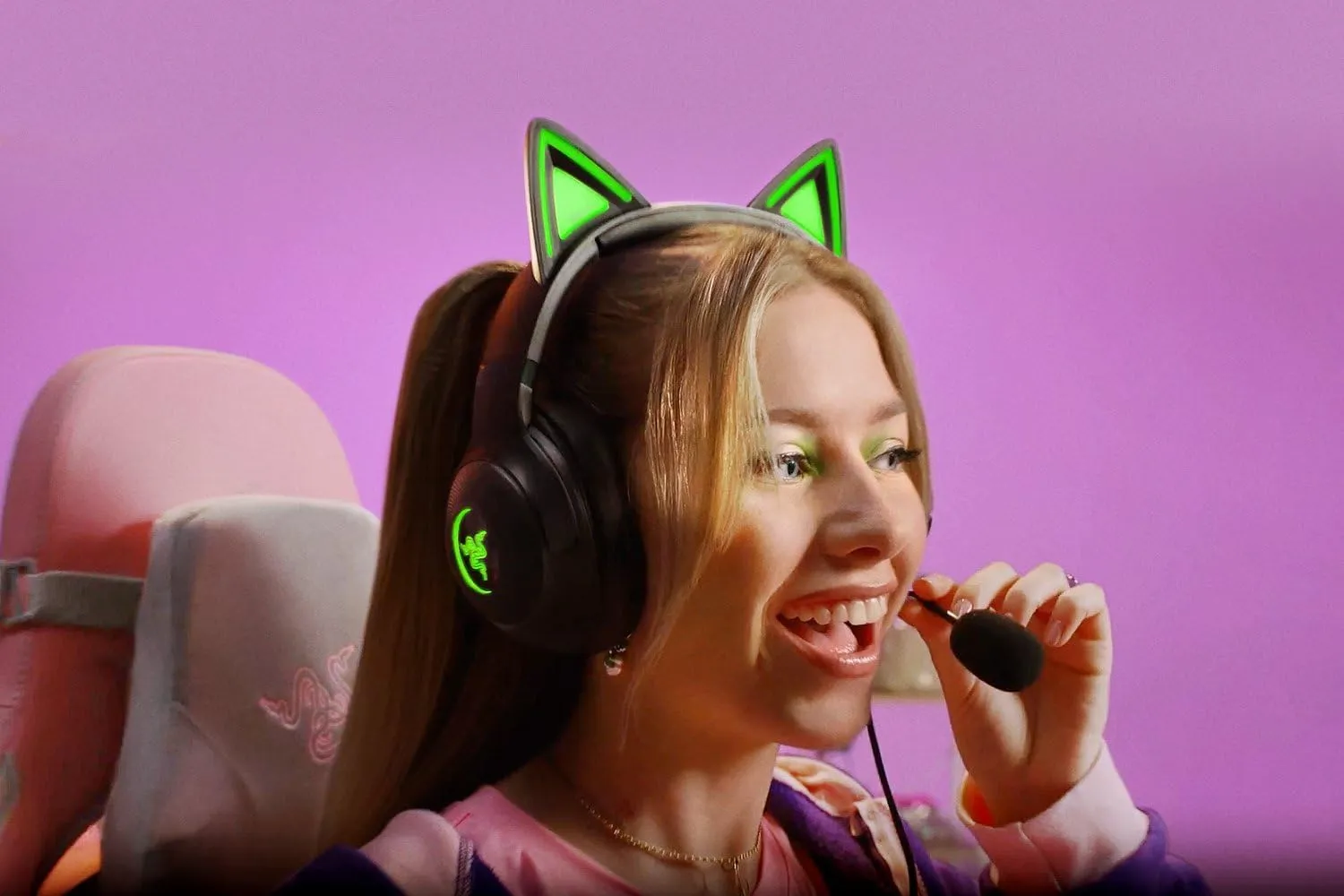 Razer Kraken Kitty V2 USB Wired RGB Headset: Chroma Kitty Ears - Stream Reactive Lighting - HyperClear Cardioid Mic - Triforce 40 mm Drivers - 7.1 Surround Sound - Classic Black (Renewed)
