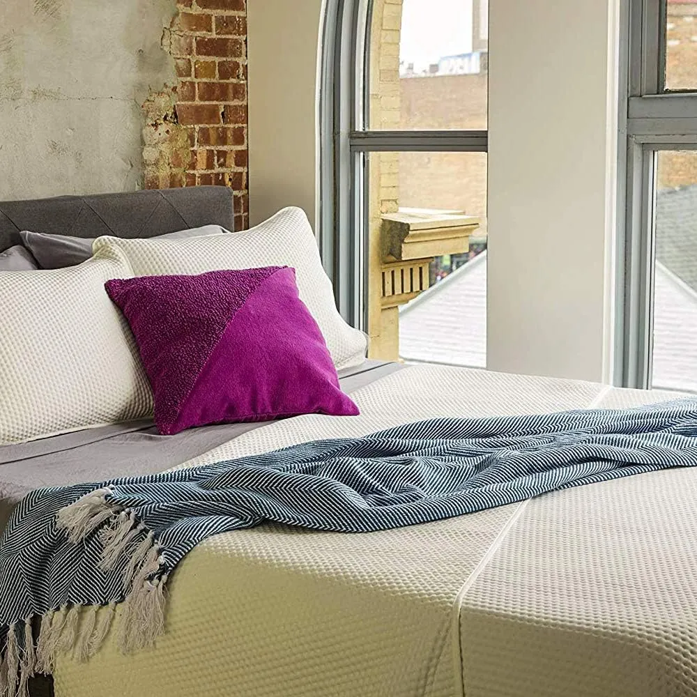 Refinery29 Sloane Bedding Collection Luxury Premium Ultra Soft Quilt Coverlet, Lightweight Comfortable 4 Piece Set, Modern Design for Home Hotel Décor King Ivory
