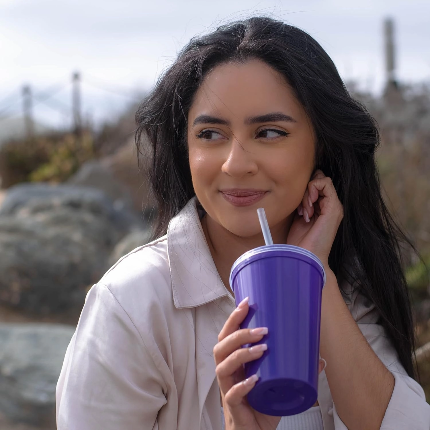Rolling Sands 22 oz Reusable Plastic Cups with Lids, 10 Pack, USA Made Black Tumblers; Includes 10 Reusable Straws; Dishwasher Safe