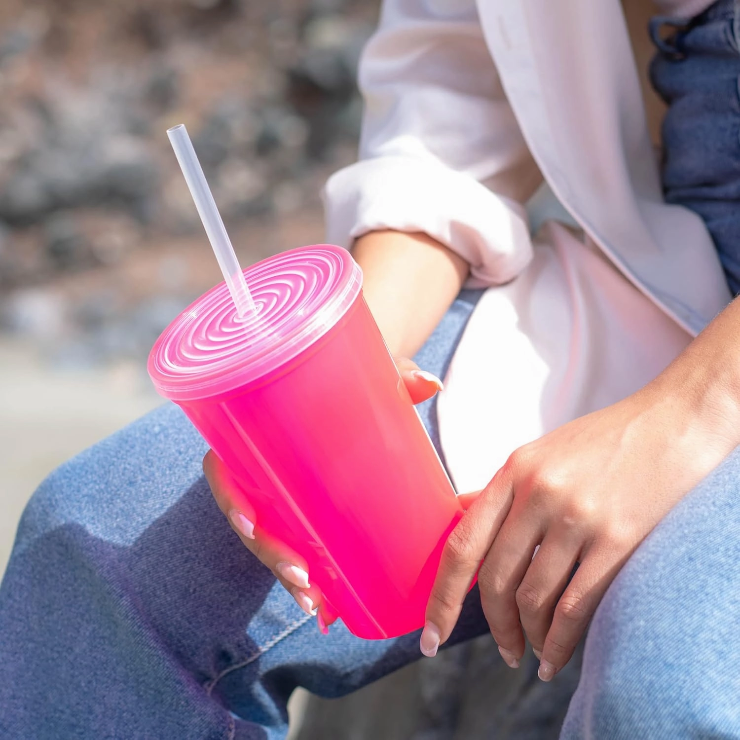 Rolling Sands 22 oz Reusable Plastic Cups with Lids, 10 Pack, USA Made Black Tumblers; Includes 10 Reusable Straws; Dishwasher Safe