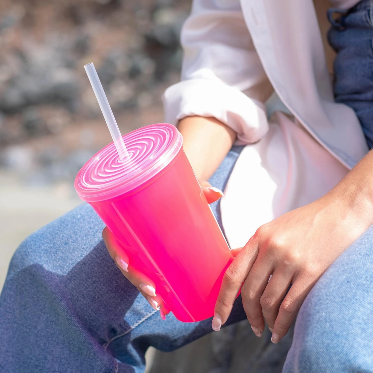 Rolling Sands 22 oz Reusable Plastic Cups with Lids, 10 Pack, USA Made Blue Tumblers; Includes 10 Reusable Straws; Dishwasher Safe