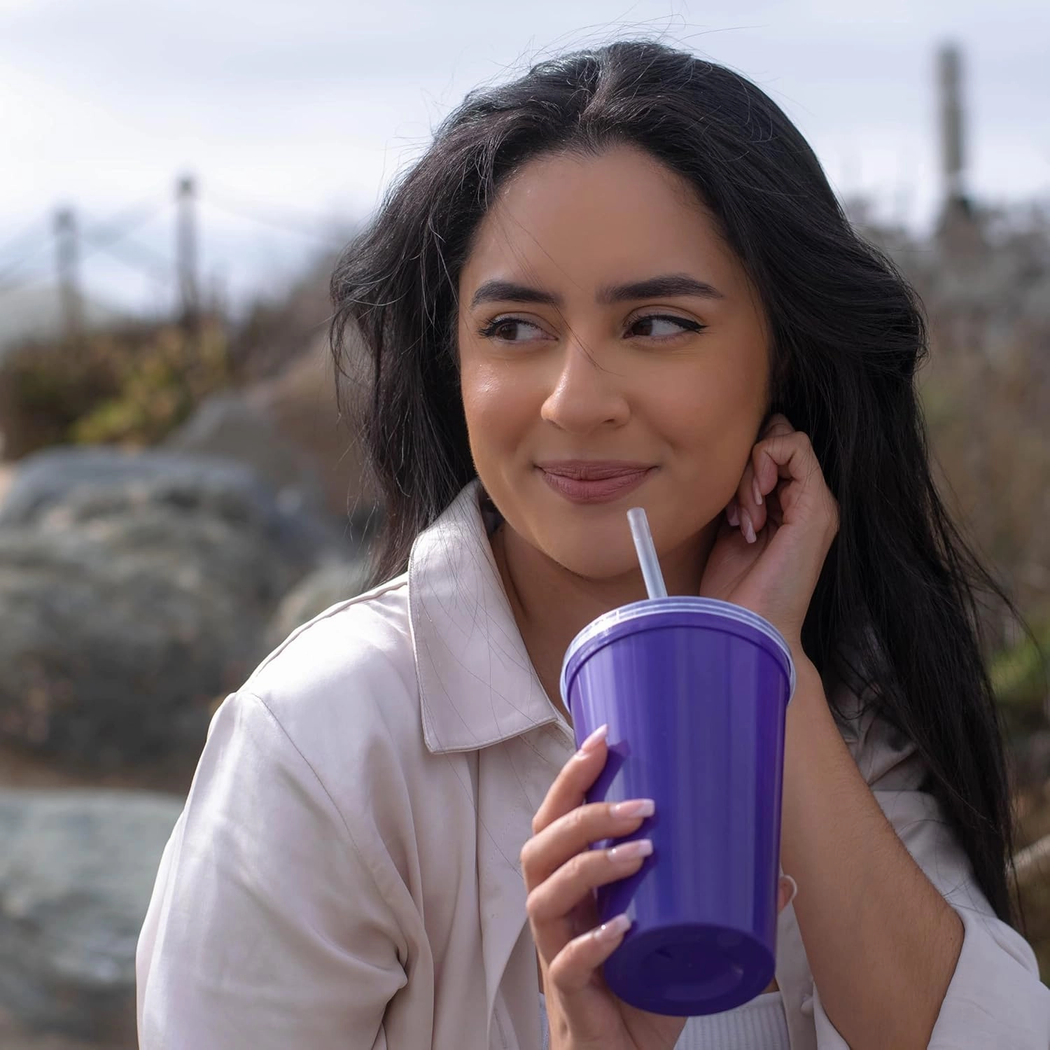 Rolling Sands 22 oz Reusable Plastic Cups with Lids, 10 Pack, USA Made Red Tumblers; Includes 10 Reusable Straws; Dishwasher Safe