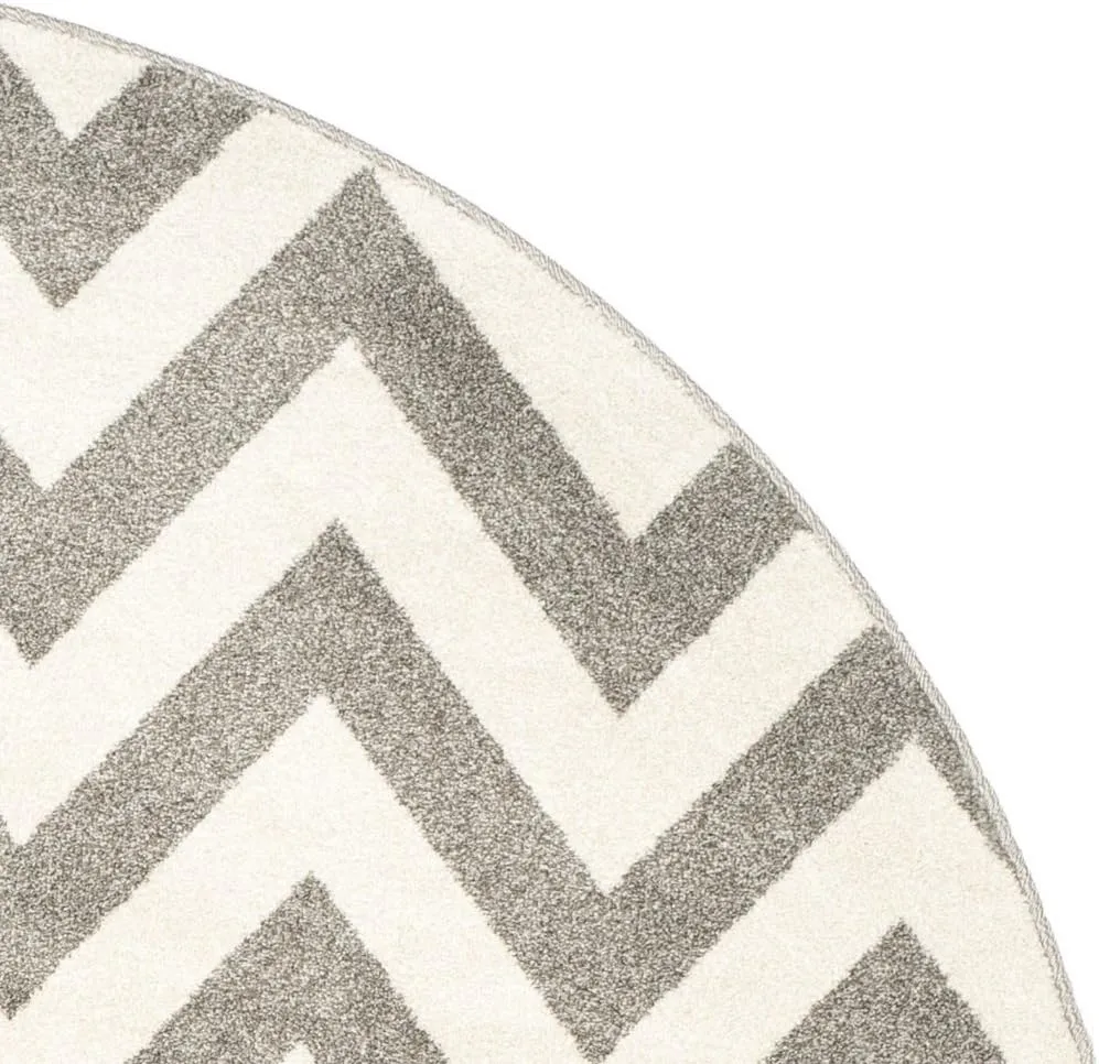 SAFAVIEH Amherst Collection 9' Round Dark Grey/Beige AMT419R Chevron Non-Shedding Dining Room Entryway Foyer Living Room Bedroom Area Rug