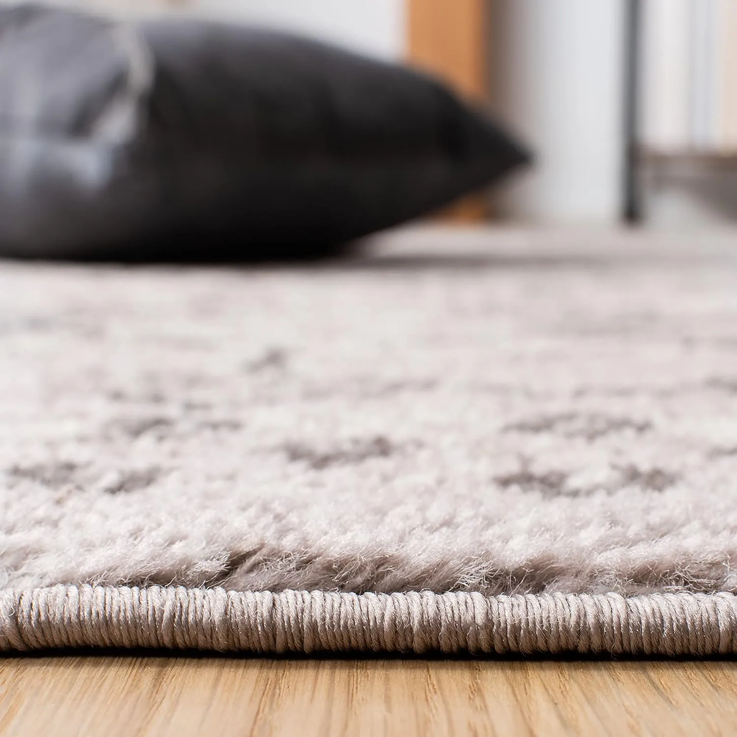 SAFAVIEH Amsterdam Collection Area Rug - 8' x 10', Light Grey & Brown, Moroccan Boho Design, Non-Shedding & Easy Care, Ideal for High Traffic Areas in Living Room, Bedroom (AMS108F)