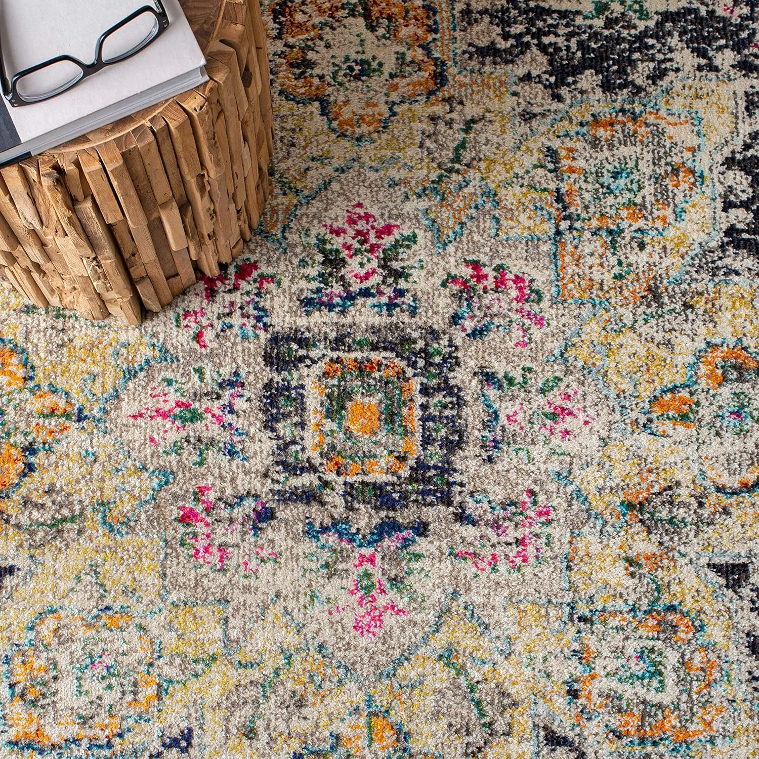 SAFAVIEH Area Rug 8x10 - Madison Collection - Large - Black & Gold, Boho Chic Medallion Distressed Design, Non-Shedding & Easy Cleaning, Ideal for Living Room, Bedroom, Office, Dining Space (MAD473Z)