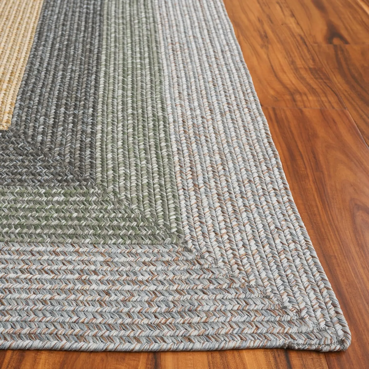 Safavieh Braided Collection Area Rug - 5' x 8', Grey/Green, Geometric Design, Machine Washable Indoor/Outdoor & Washable-Ideal for Patio, Backyard, Mudroom (BRD318F)