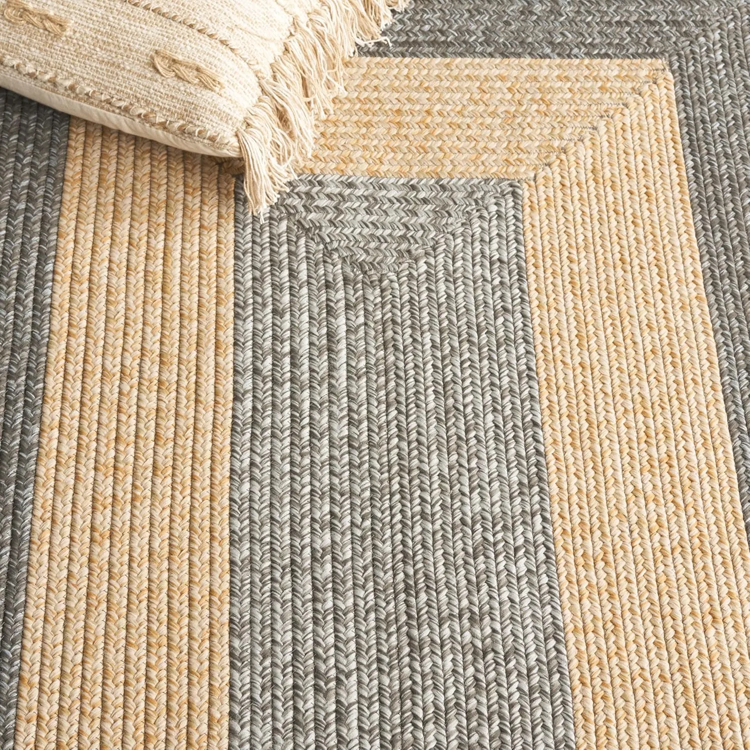 Safavieh Braided Collection Area Rug - 5' x 8', Grey/Green, Geometric Design, Machine Washable Indoor/Outdoor & Washable-Ideal for Patio, Backyard, Mudroom (BRD318F)