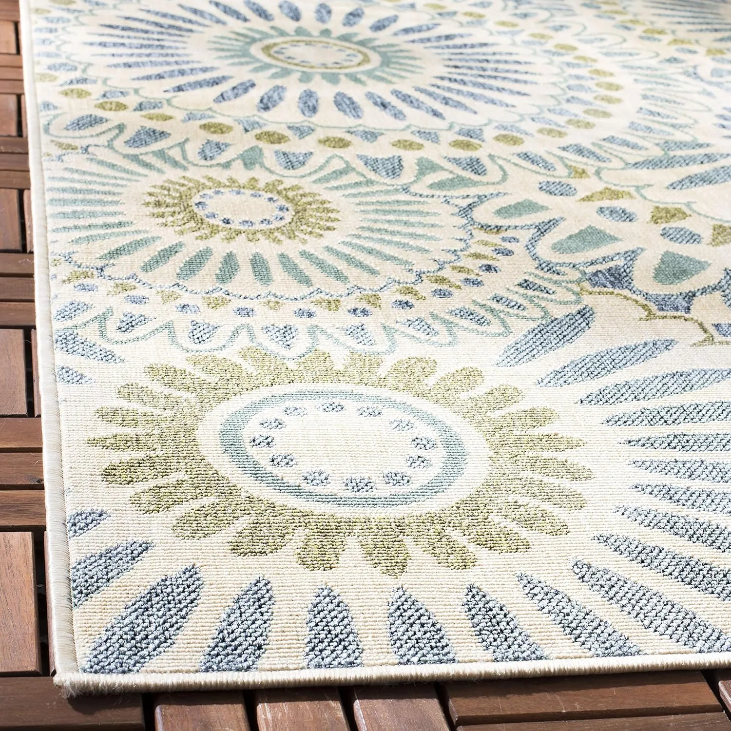 SAFAVIEH Veranda Collection Area Rug - 8' x 10', Cream & Green, Boho Floral Design, Non-Shedding & Easy Care, Indoor/Outdoor & Washable-Ideal for Patio, Backyard, Mudroom (VER091-0614)