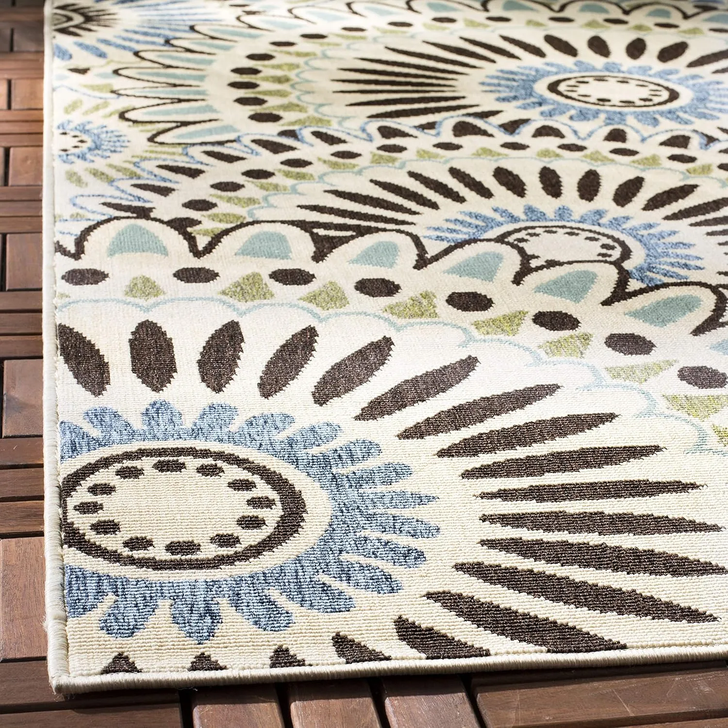 SAFAVIEH Veranda Collection Area Rug - 8' x 10', Cream & Green, Boho Floral Design, Non-Shedding & Easy Care, Indoor/Outdoor & Washable-Ideal for Patio, Backyard, Mudroom (VER091-0614)