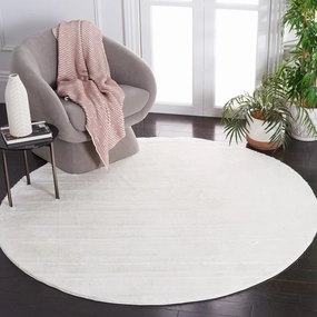 SAFAVIEH Faux Rabbit Fur Collection Area Rug - 6' Round, Off White, Solid Design, Non-Shedding & Easy Care, Machine Washable Ideal for High Traffic Areas in Living Room, Bedroom (FRF976A)