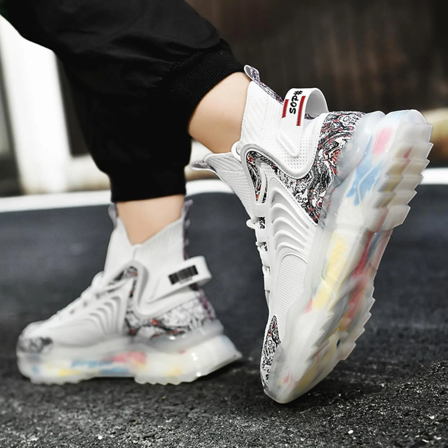These Men's Basketball Shoes are Ultra - Light. They Make Every Movement Effortless, Whether You're Dribbling on The Court, Running a Quick Lap, or Walking Around School.