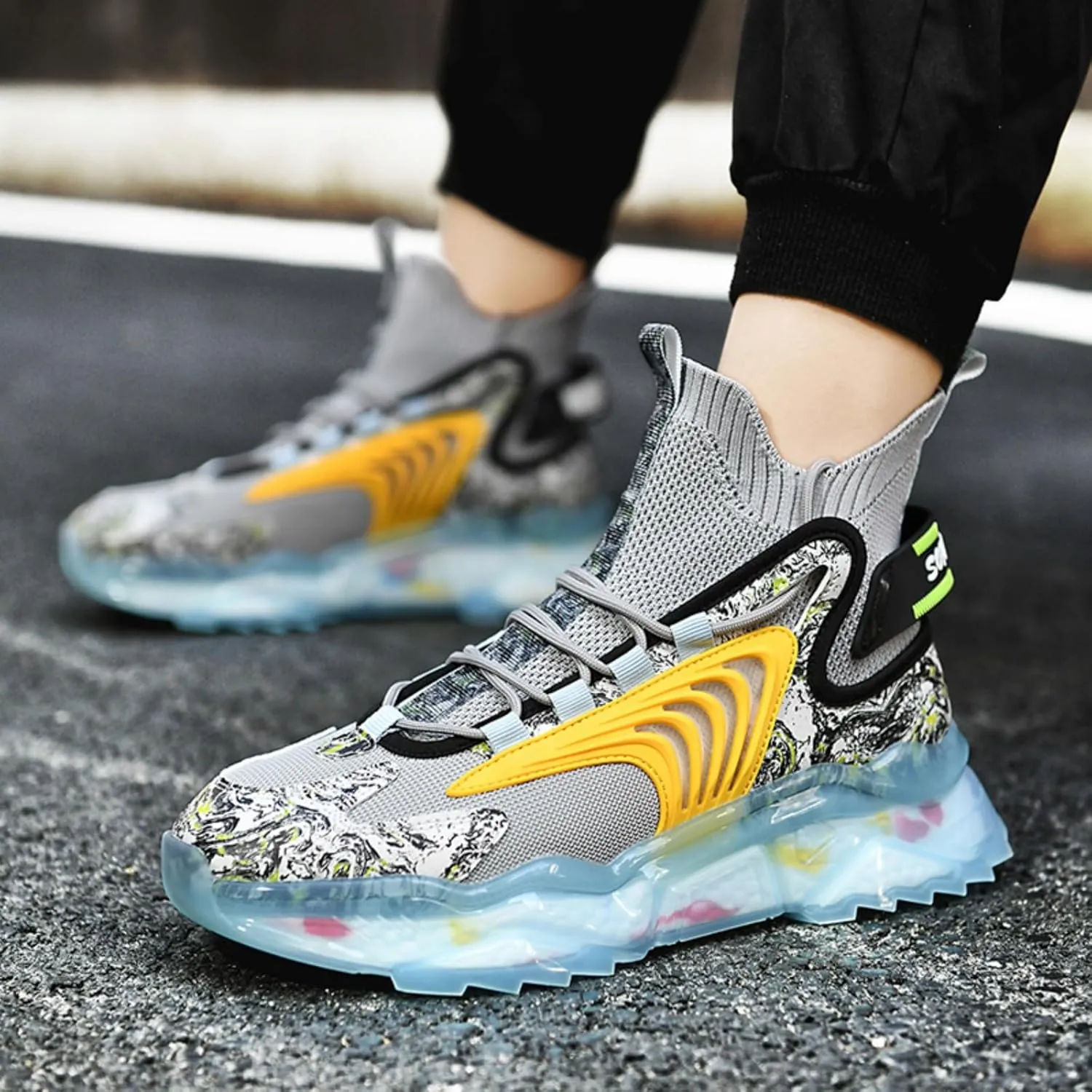 These Men's Basketball Shoes are Ultra - Light. They Make Every Movement Effortless, Whether You're Dribbling on The Court, Running a Quick Lap, or Walking Around School.