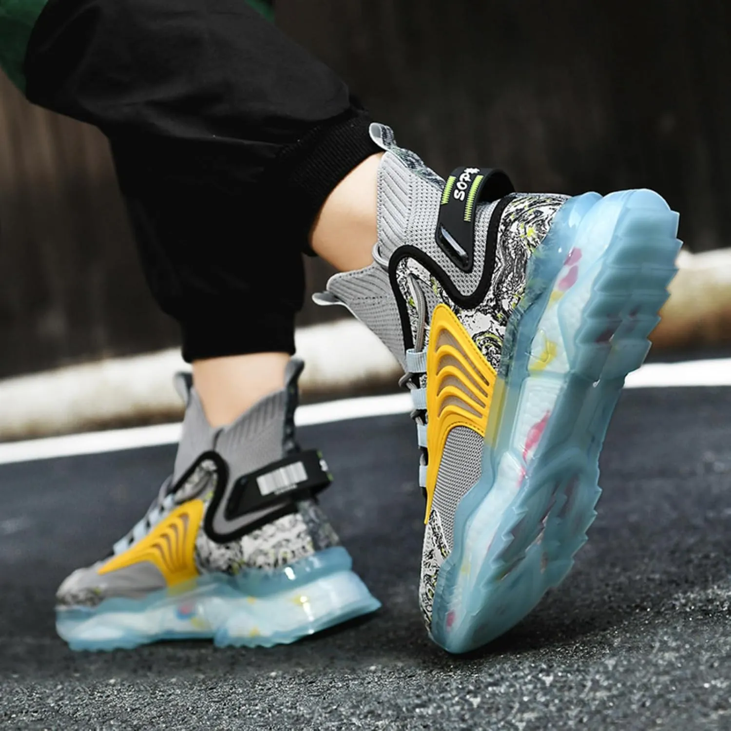 These Men's Basketball Shoes are Ultra - Light. They Make Every Movement Effortless, Whether You're Dribbling on The Court, Running a Quick Lap, or Walking Around School.